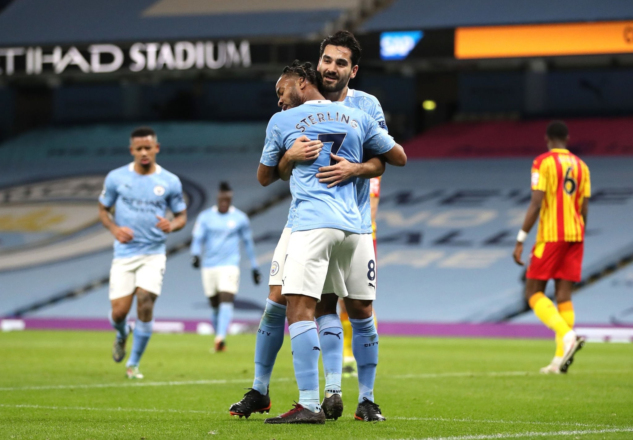 争趋于白热 争趋于白热